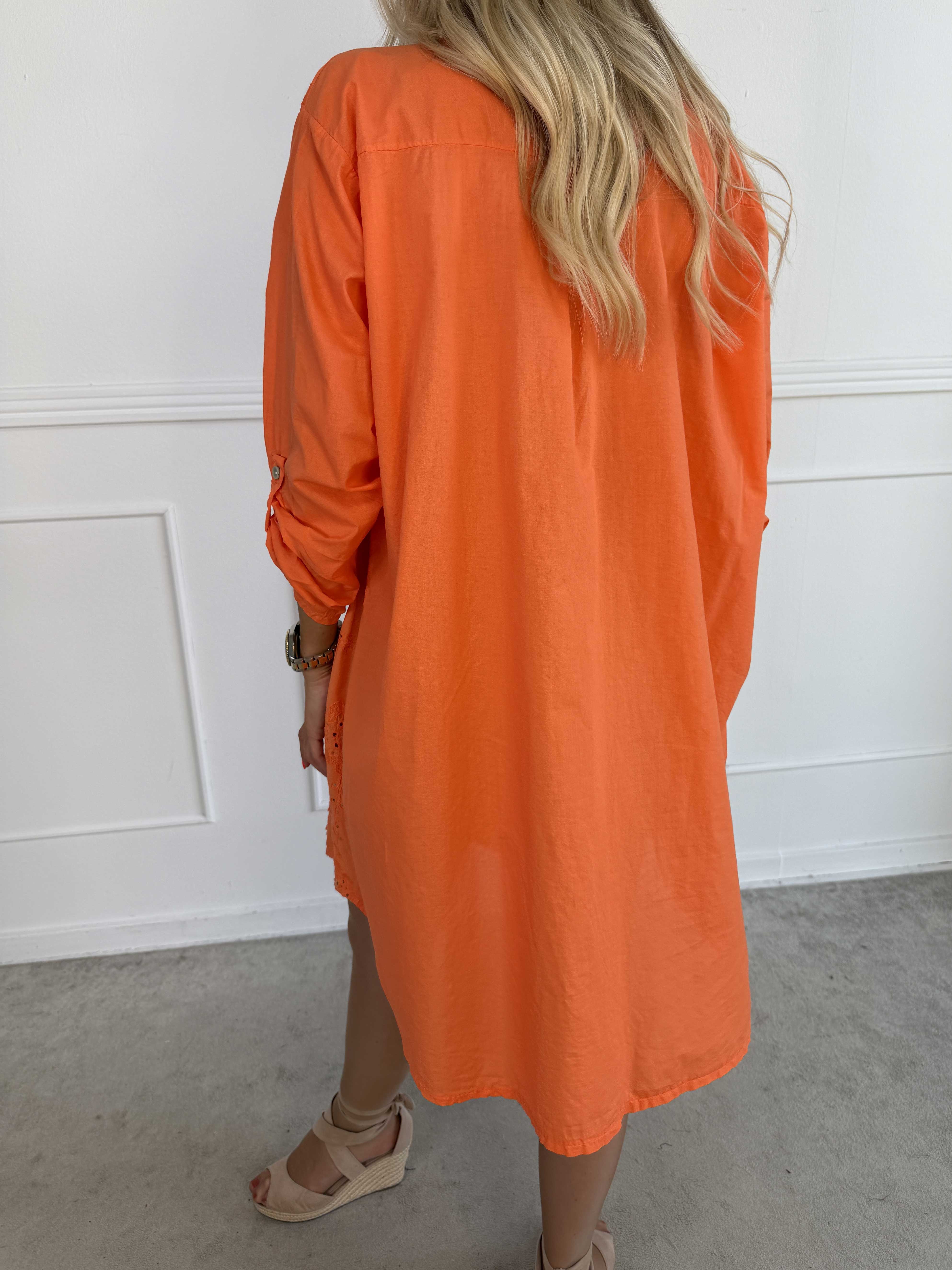 Emerson - Skjortekjole i bomuld med broderet mønster og pailletter